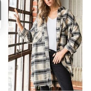 Oli & Hali Size Small Plaid Shacket Shirt Jacket Frayed Distressed 100% Cotton